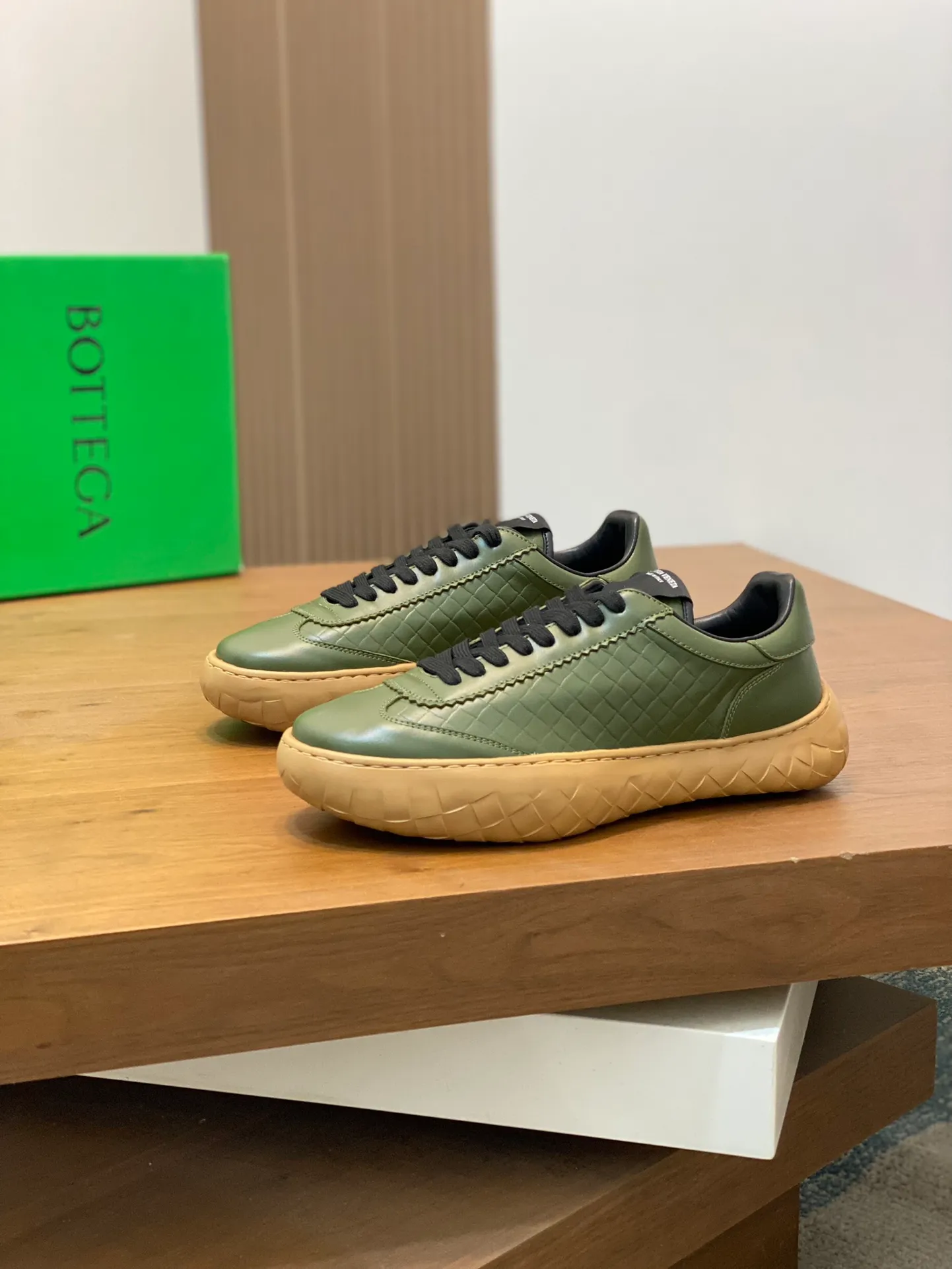 Men's men's shoes 💰480 [New style] ⛺️⛺️BV-Bottega Veneta men's Apollo sneakers. Run to the next stop at a brisk and comfortable pace. This casual shoe is a nylon and suede cowhide lace-up sneaker. Material: Fabric stitching cowhide and cow suede. Rubber outsole Size: 38-44 (45 can be customized